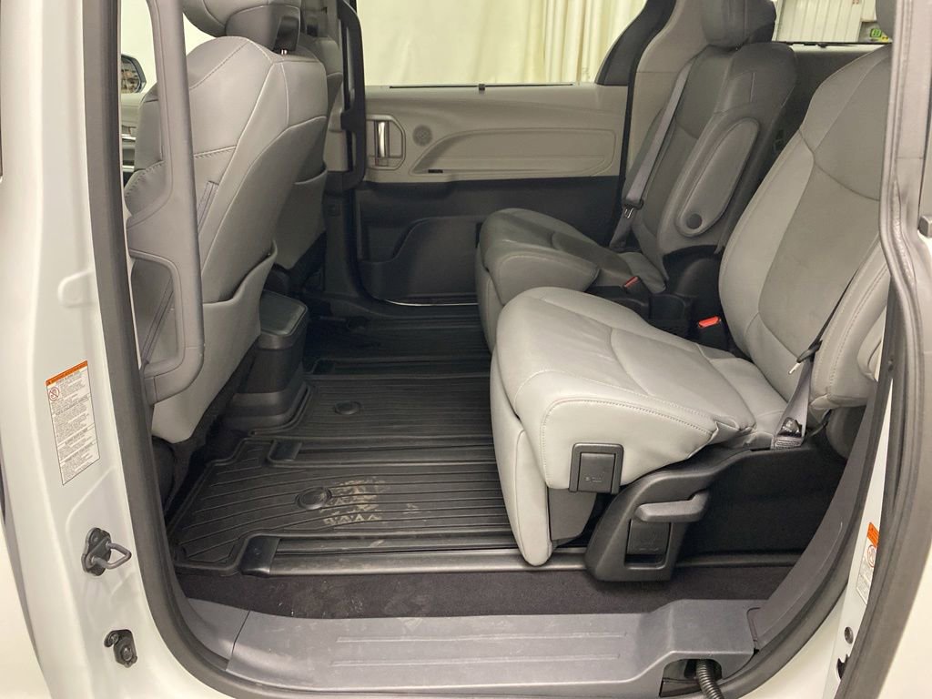 Used 2023 Toyota Sienna Limited AWD/4WD image 14