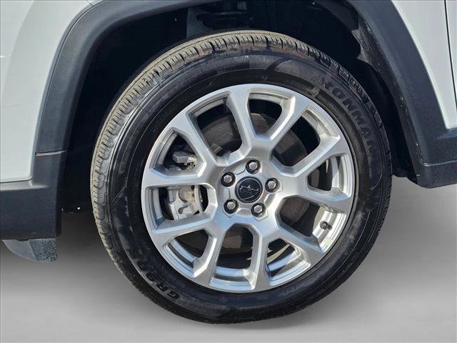 Used 2025 Jeep Compass Limited image 20