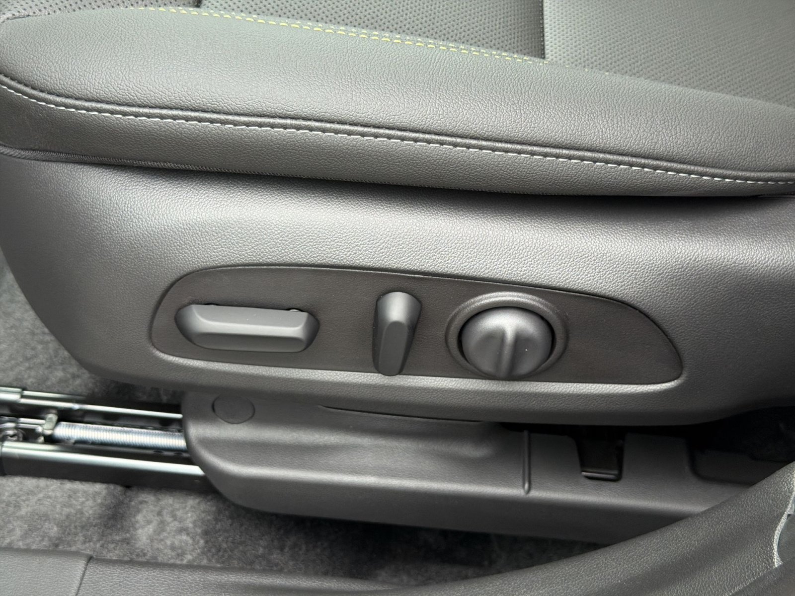 New 2026 Chevrolet Trax ACTIV w/ Sunroof Package FWD image 14