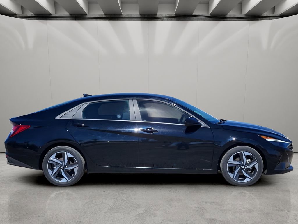 Used 2023 Hyundai Elantra SEL w/ Convenience Package image 5