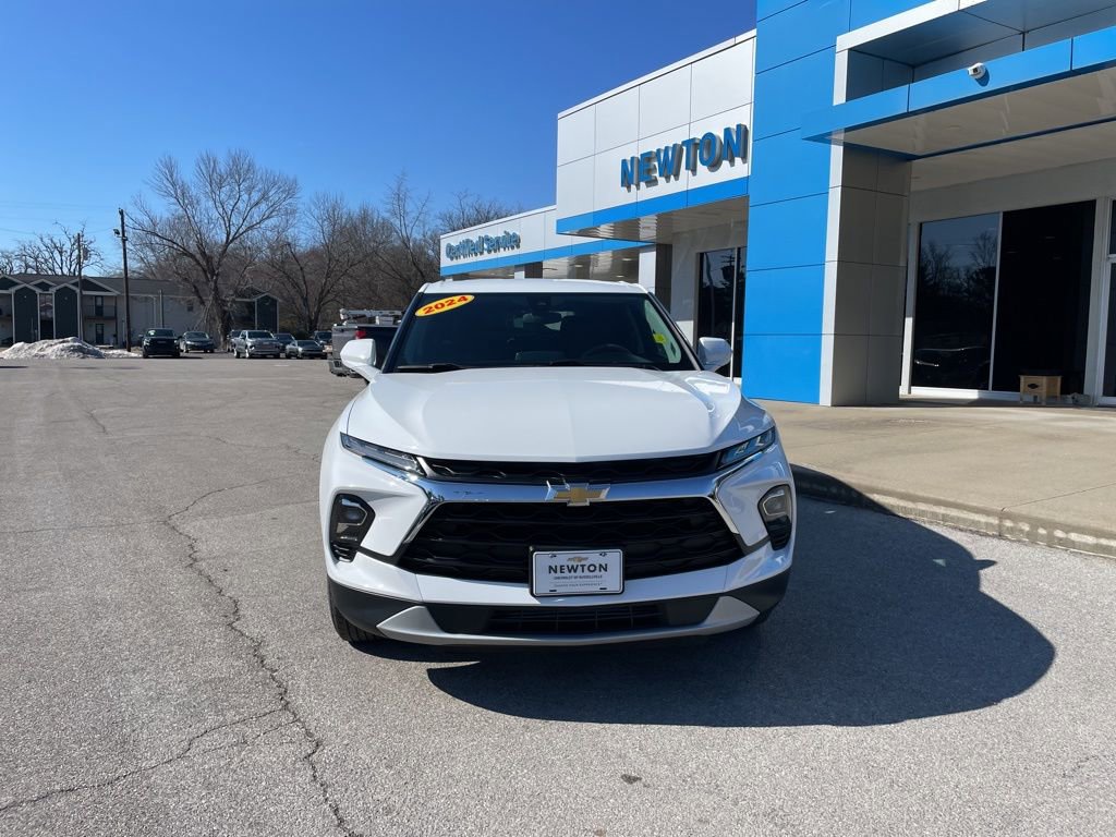 Used 2024 Chevrolet Blazer LT image 2