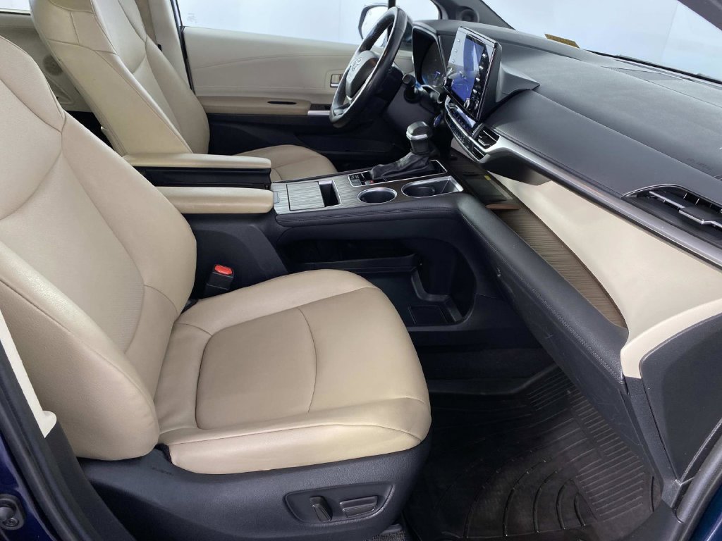 Used 2024 Toyota Sienna XLE w/ XLE Plus Package AWD/4WD image 10