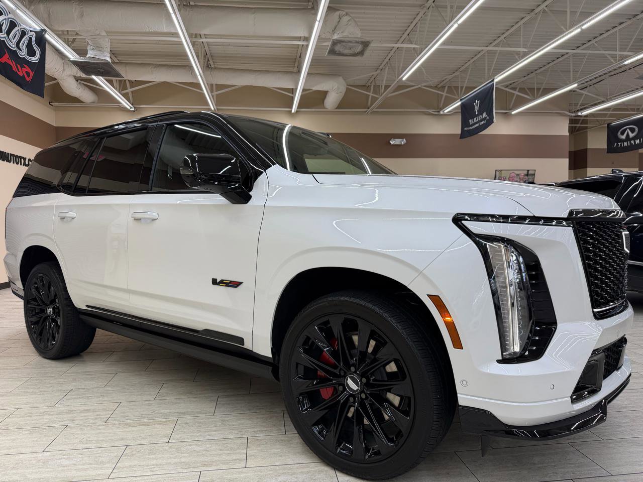 Used 2025 Cadillac Escalade V w/ LPO, ONYX Package image 12