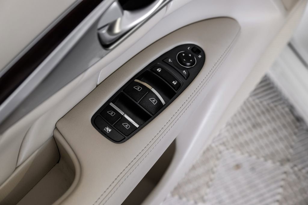 Used 2017 INFINITI Q70 L 3.7 image 45