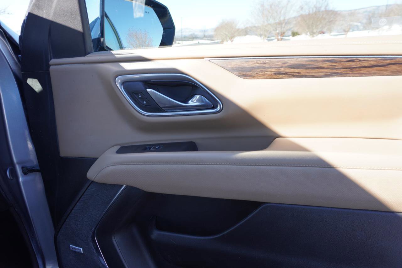 Used 2023 Chevrolet Suburban Premier image 19