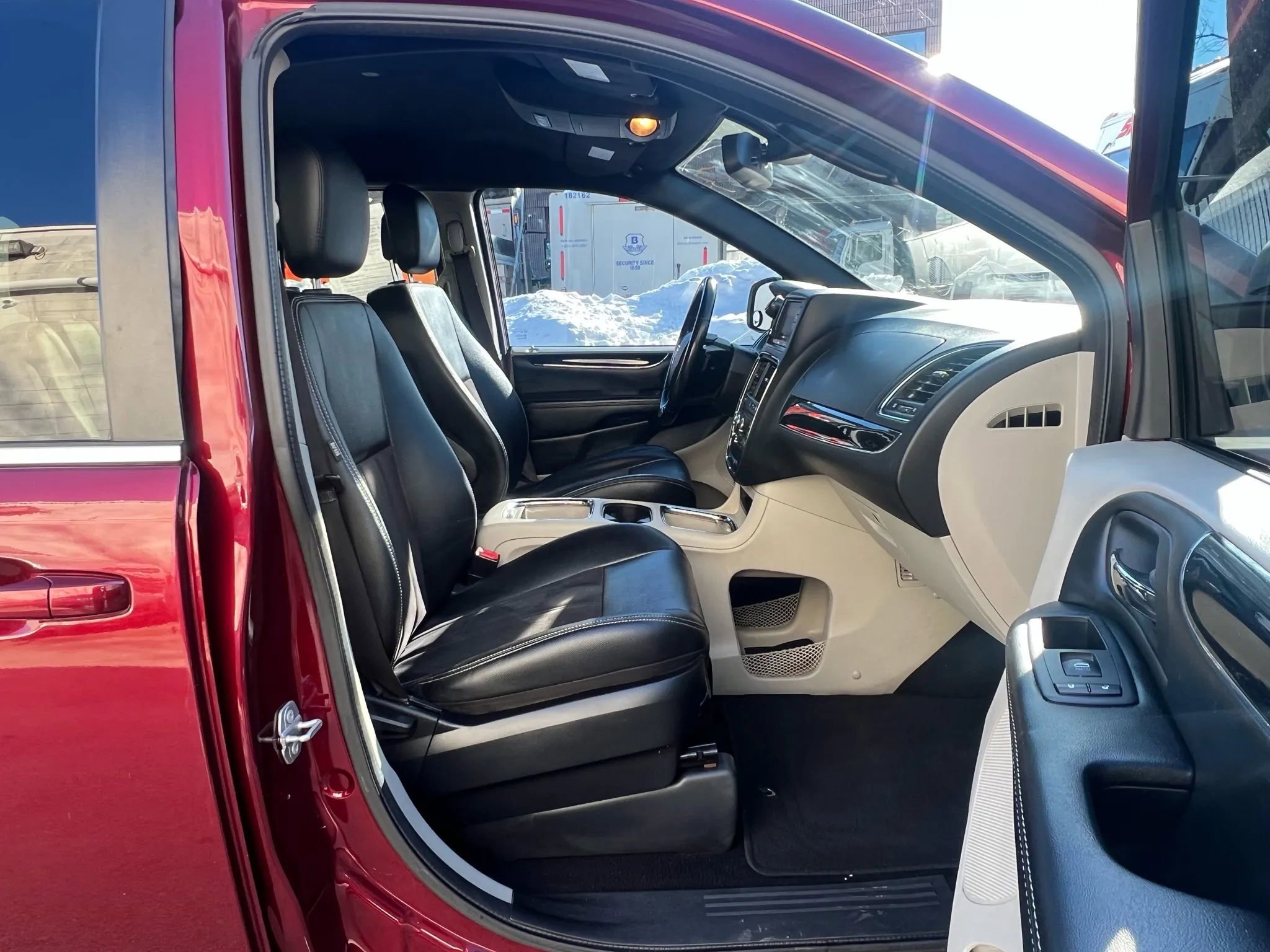 Used 2019 Dodge Grand Caravan SXT image 31