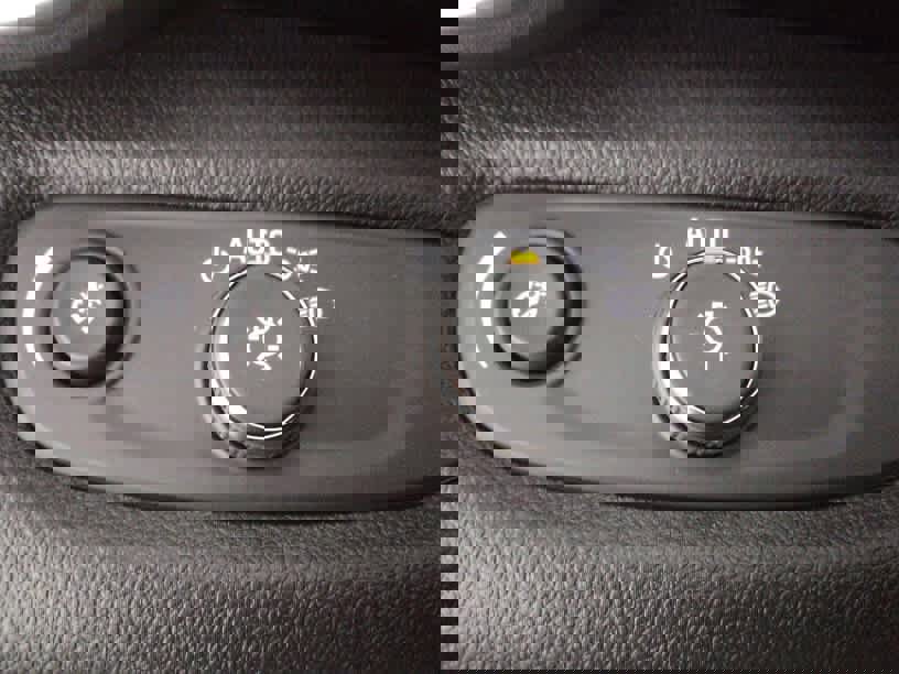 Used 2024 Chevrolet Trax RS w/ Sunroof Package image 41