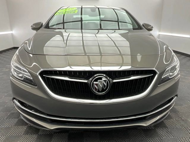 Used 2019 Buick LaCrosse Essence image 2