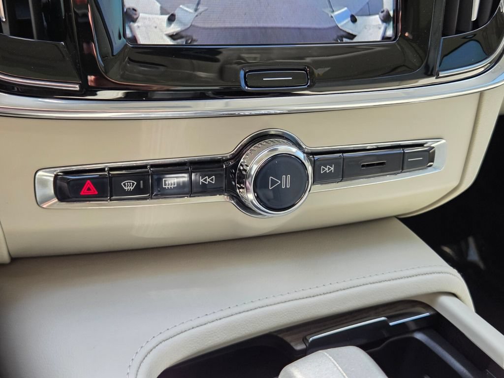 Used 2023 Volvo S90 B6 Plus AWD/4WD image 29