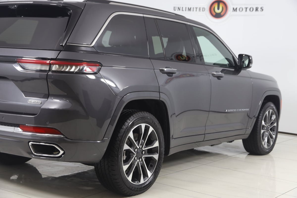 Used 2023 Jeep Grand Cherokee Overland w/ Luxury Tech Group IV AWD/4WD image 41