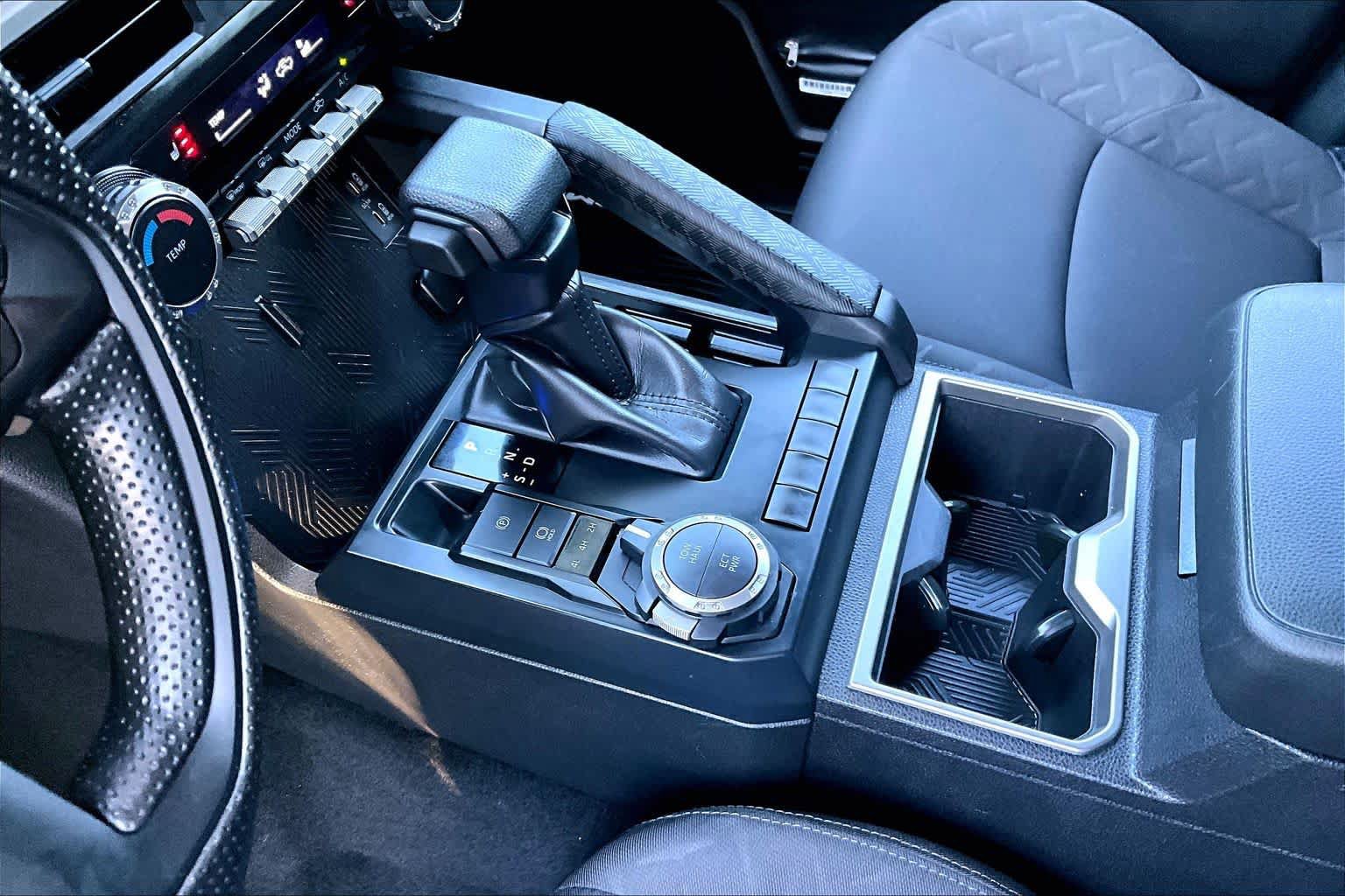 Certified 2024 Toyota Tacoma SR5 AWD/4WD image 15