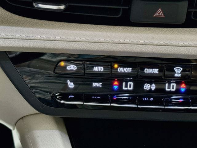 Used 2023 Buick Envision Preferred AWD/4WD image 20