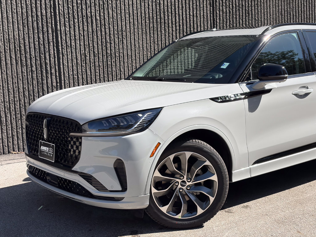 New 2027 Lincoln Aviator AWD image 2