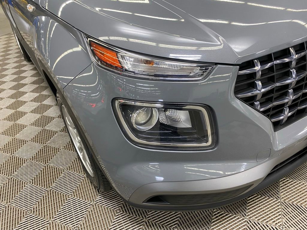 Used 2020 Hyundai Venue SEL FWD image 3