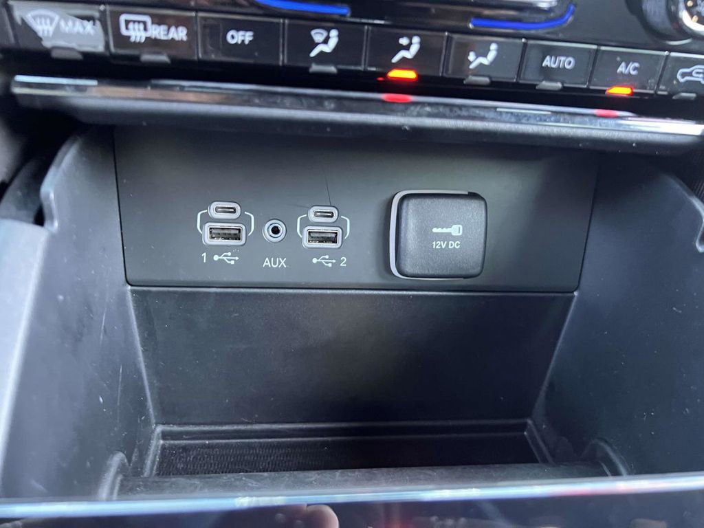 Used 2025 Jeep Grand Cherokee L Limited image 26