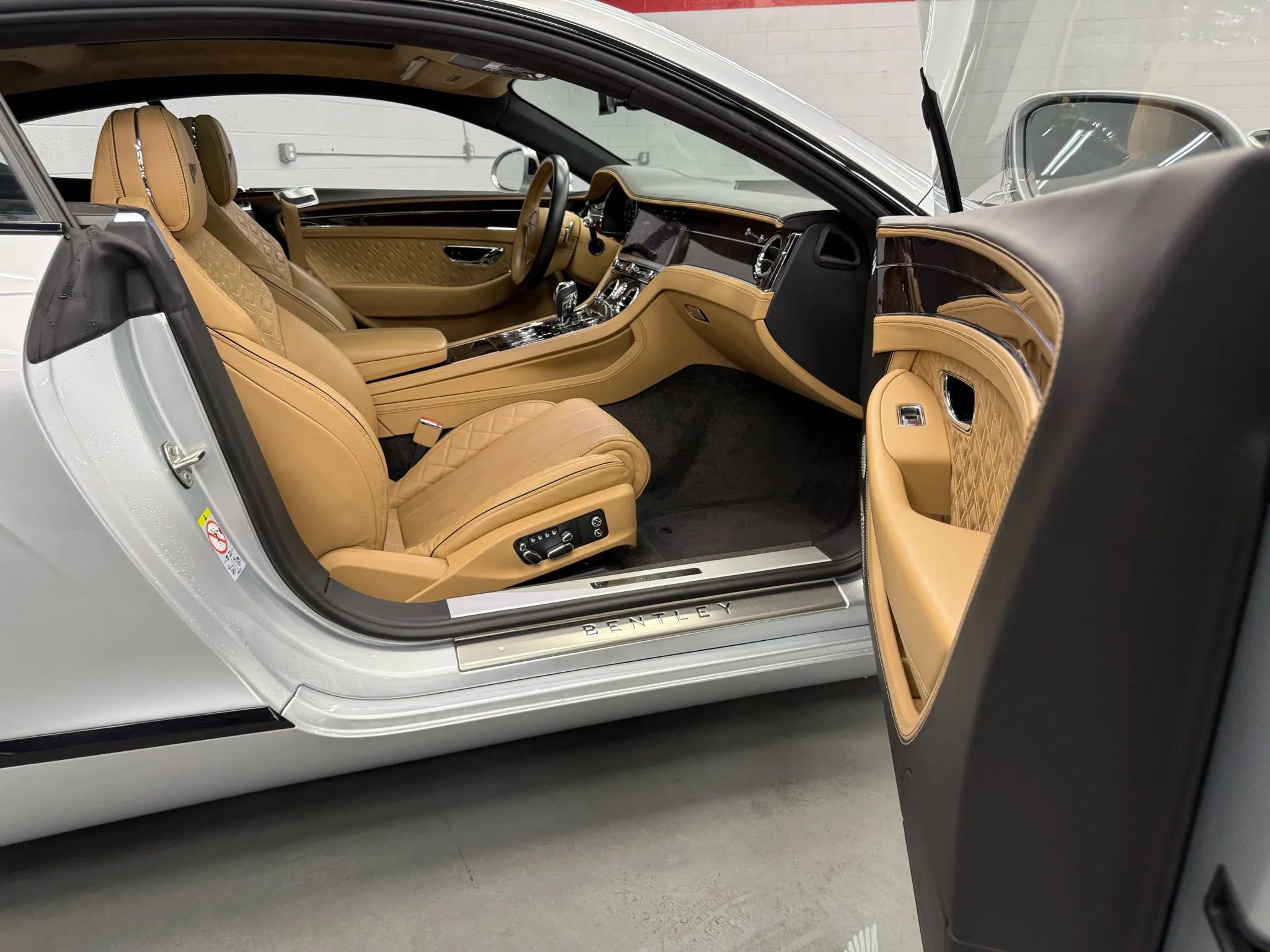 Used 2022 Bentley Continental GT image 41