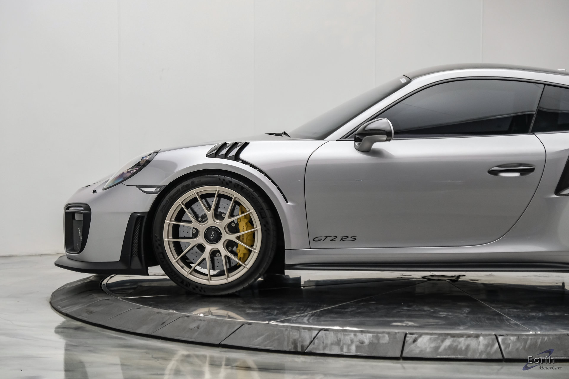 Used 2018 Porsche 911 GT2 RS RWD image 10