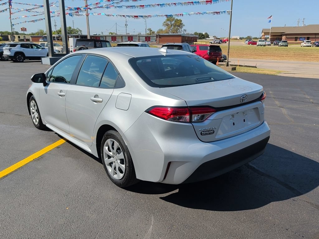 Used 2024 Toyota Corolla LE FWD image 4