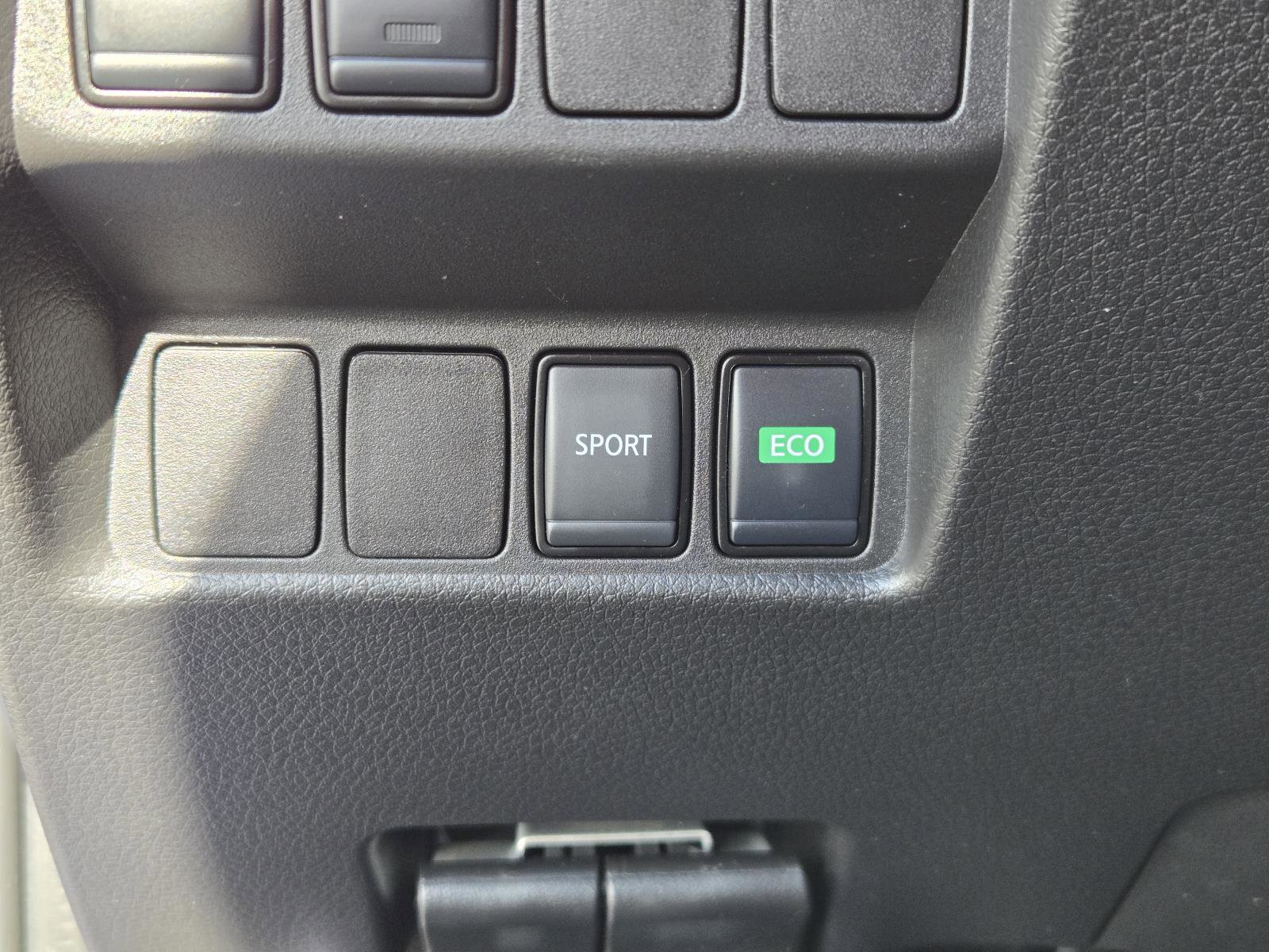 Used 2022 Nissan Rogue Sport S image 18