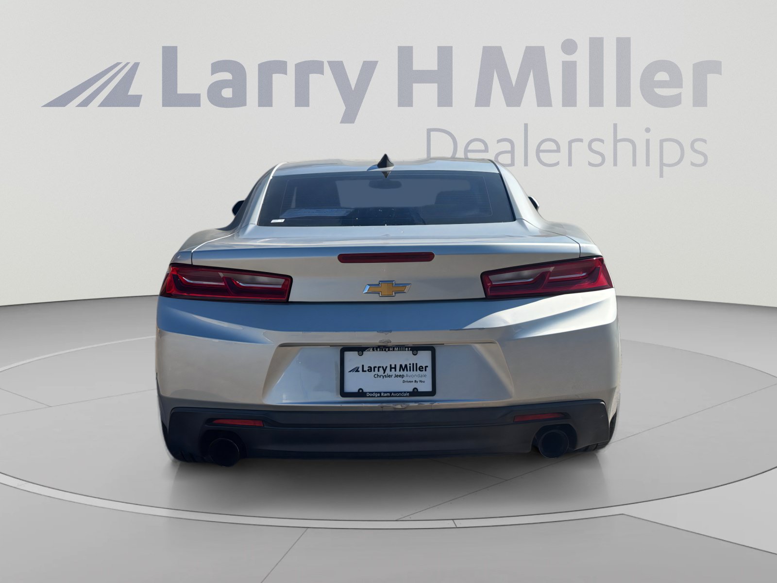Used 2018 Chevrolet Camaro LT RWD image 4