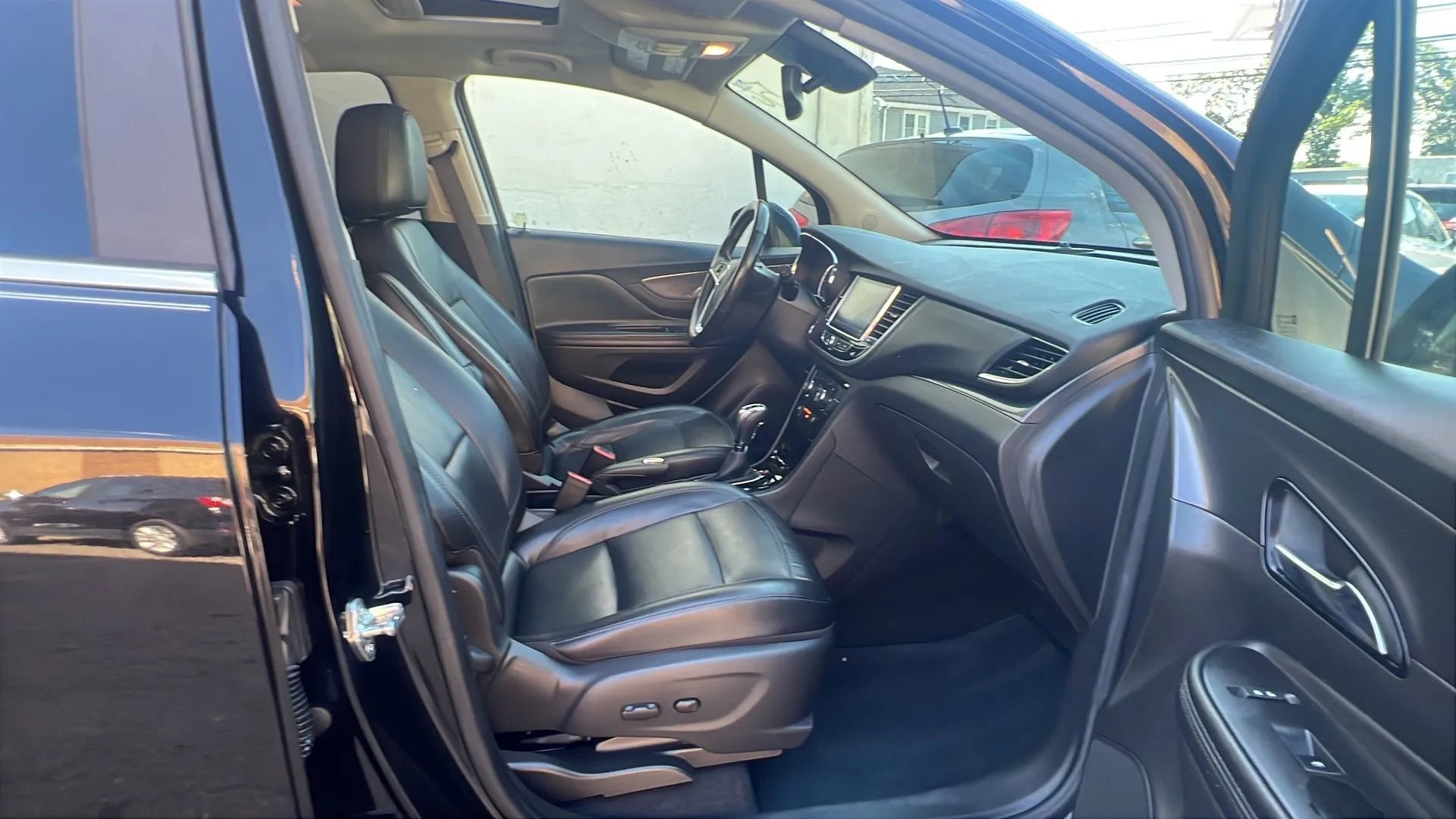 Used 2019 Buick Encore Essence FWD image 33