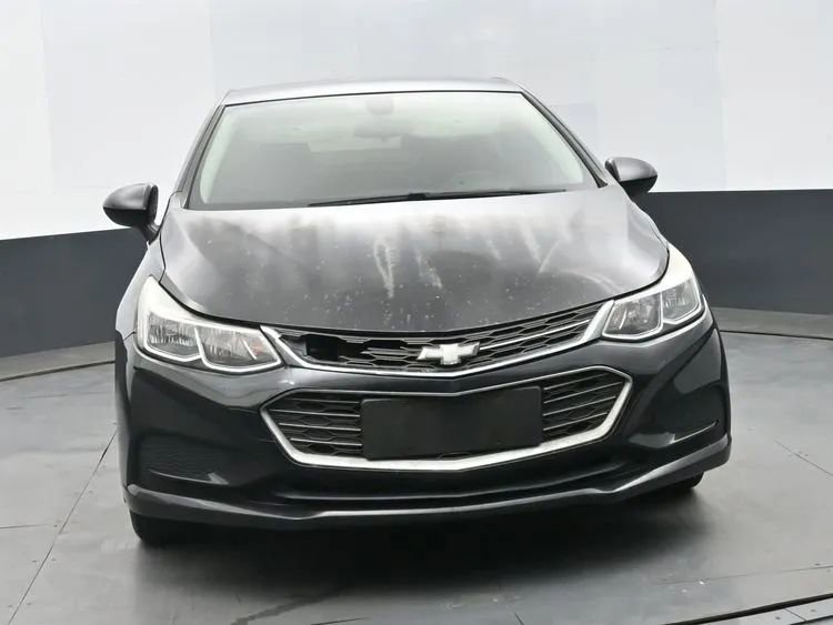 Used 2018 Chevrolet Cruze LS image 3