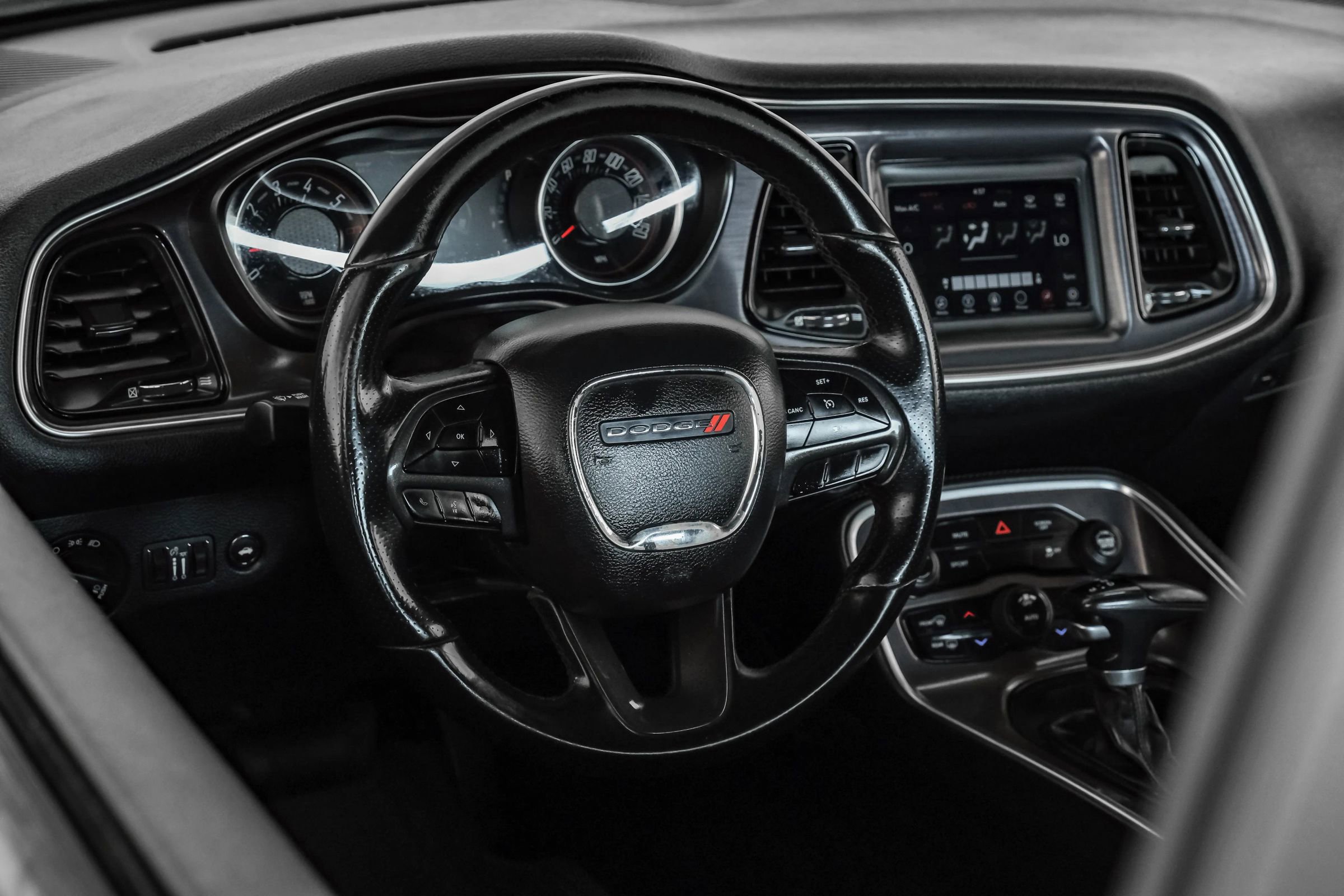 Used 2018 Dodge Challenger R/T RWD image 15