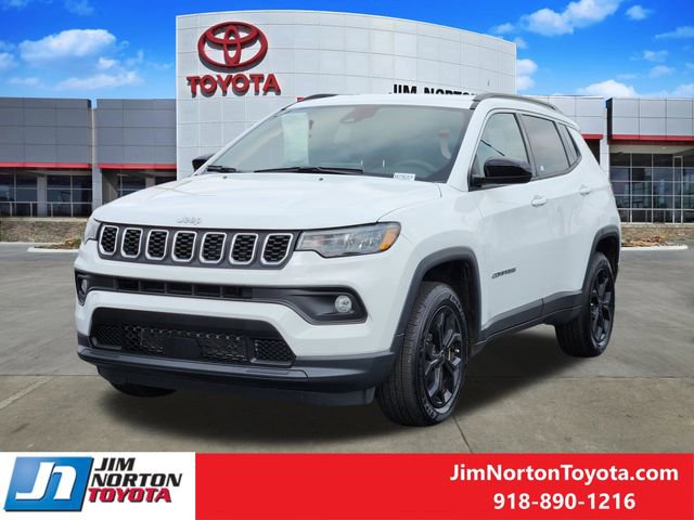 Used 2025 Jeep Compass Latitude AWD/4WD image 3