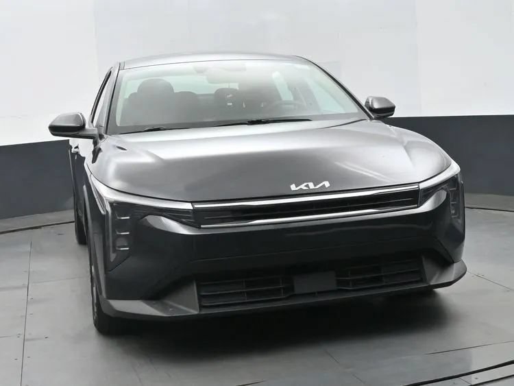 Used 2025 Kia K4 FWD image 3