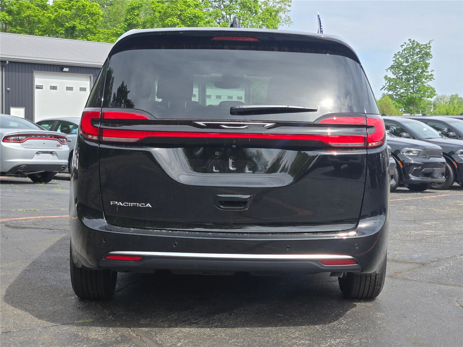 New 2027 Chrysler Pacifica Select FWD image 12