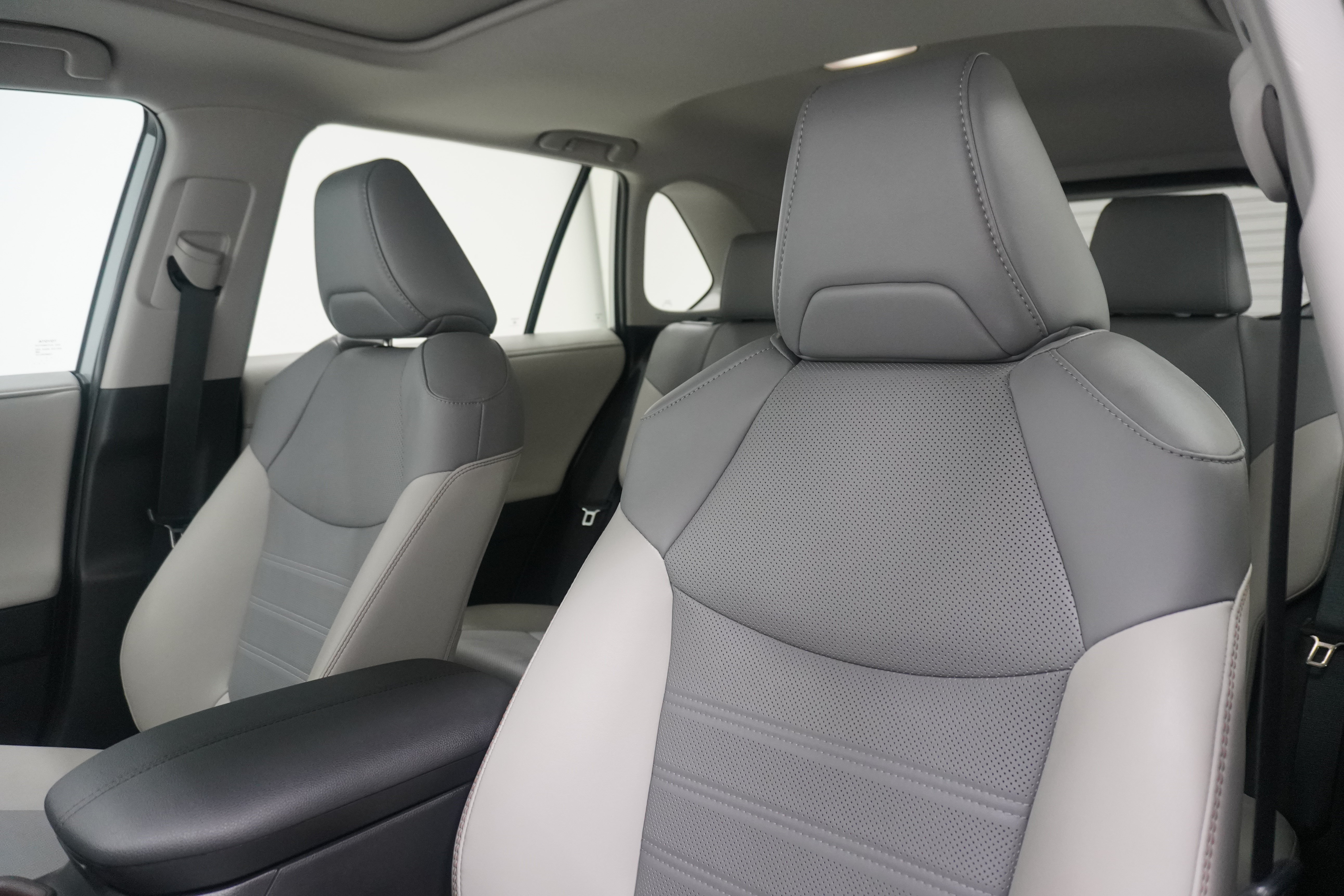 Used 2023 Toyota RAV4 Limited FWD image 11