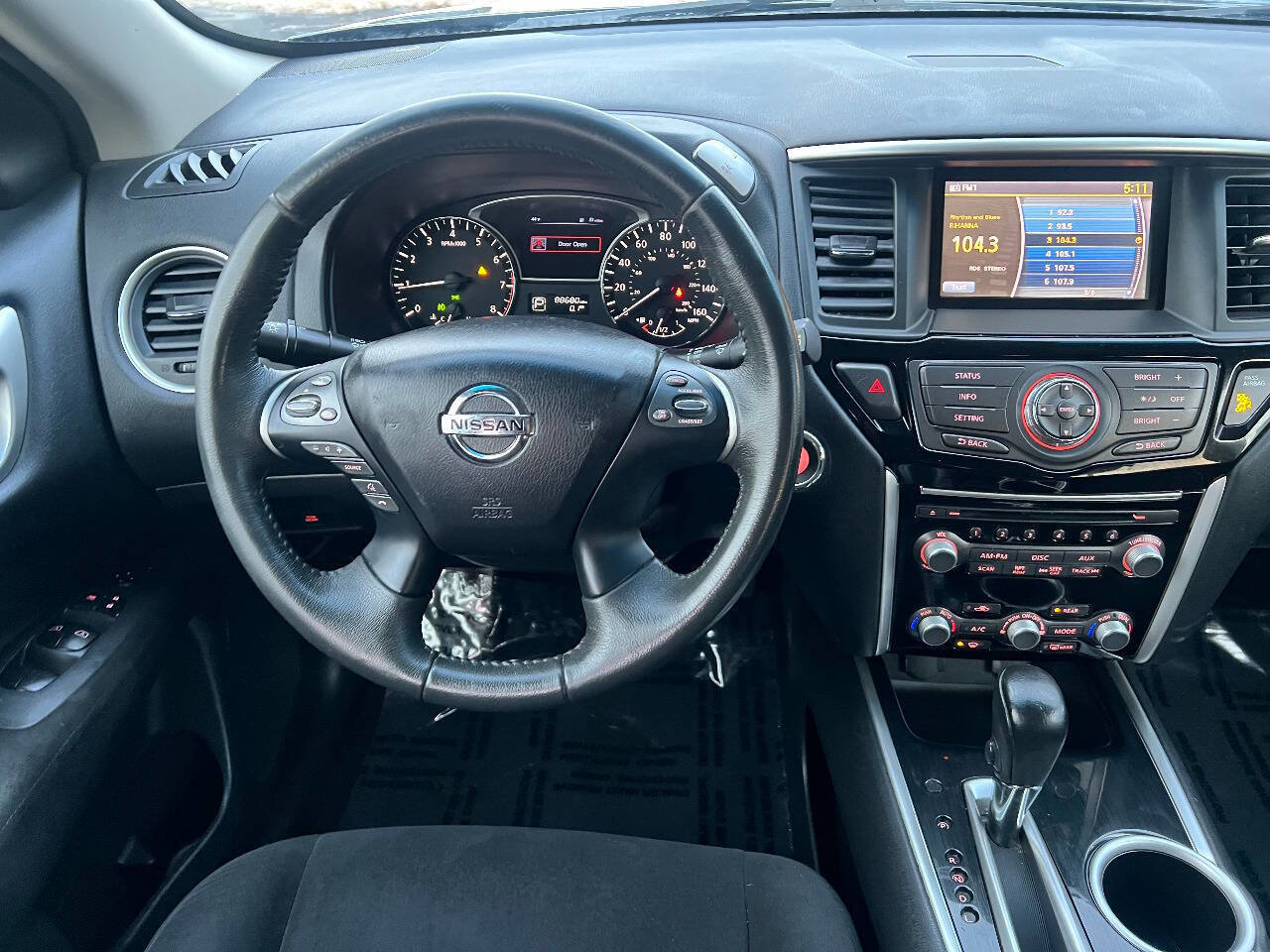 Used 2015 Nissan Pathfinder SV image 31