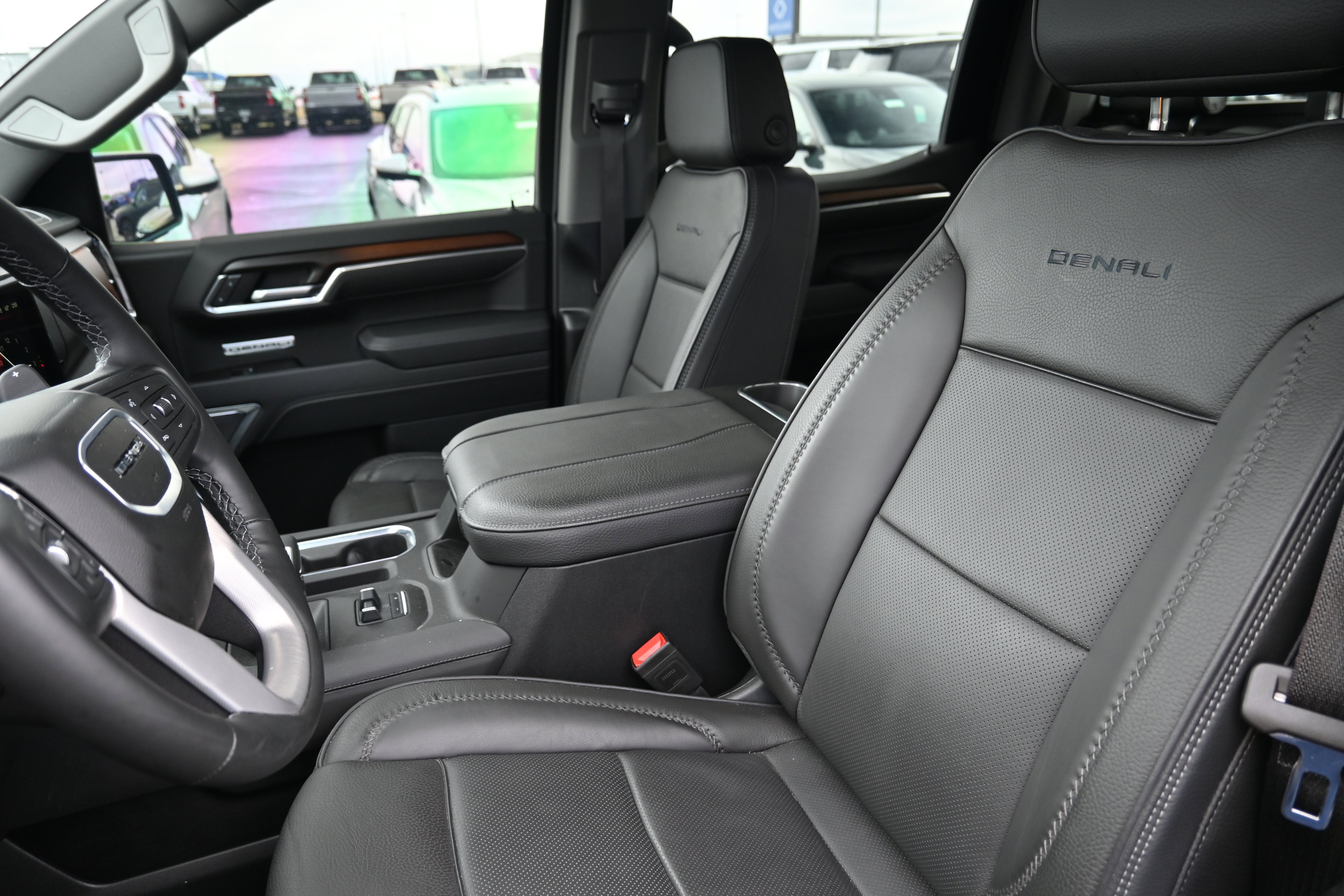 Used 2025 GMC Sierra 1500 Denali w/ Denali Reserve Package AWD/4WD image 27