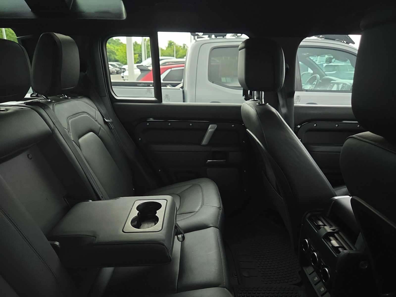Used 2024 Land Rover Defender 110 V8 AWD/4WD image 9