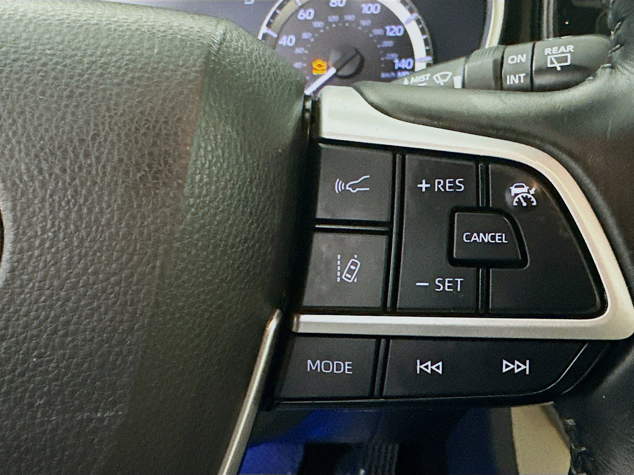 Used 2023 Toyota Highlander XLE image 17