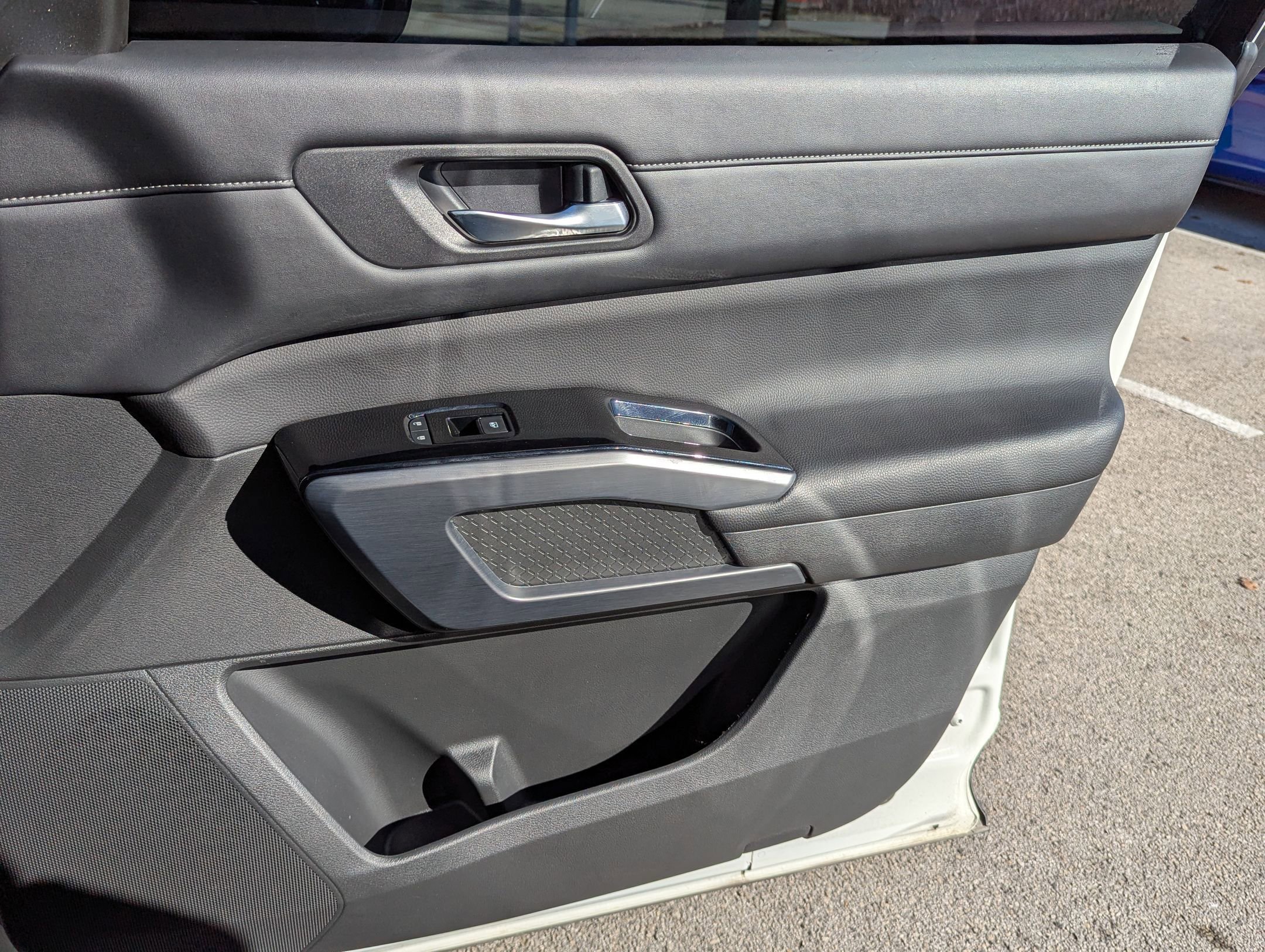 Used 2023 Nissan Pathfinder SL w/ Lighting Package (N92) image 26