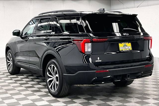 Used 2025 Ford Explorer ST-Line image 3