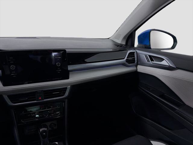Used 2025 Volkswagen Taos SEL image 25