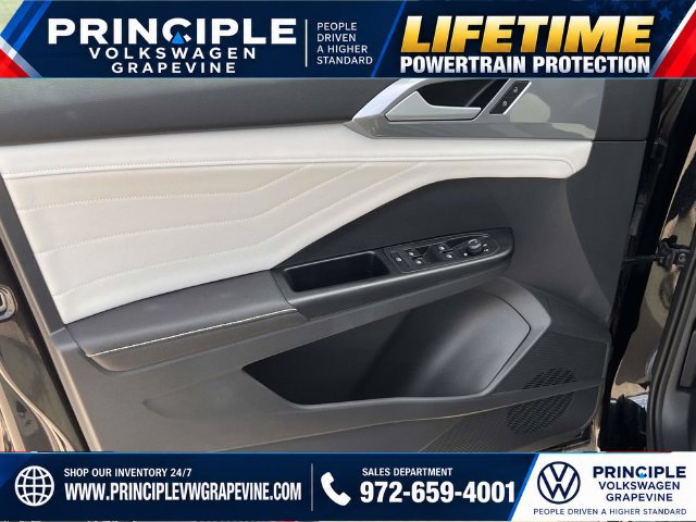Used 2025 Volkswagen Taos SEL AWD/4WD image 10