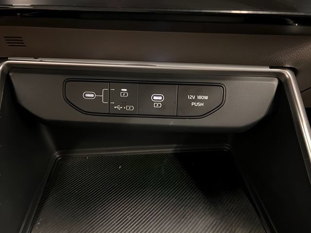 Used 2026 Kia Carnival FWD image 29