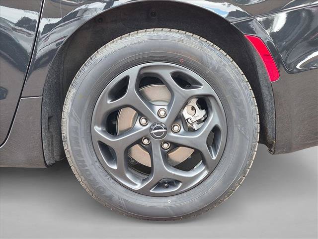 Used 2023 Chrysler Pacifica Limited w/ S Appearance Package FWD image 25