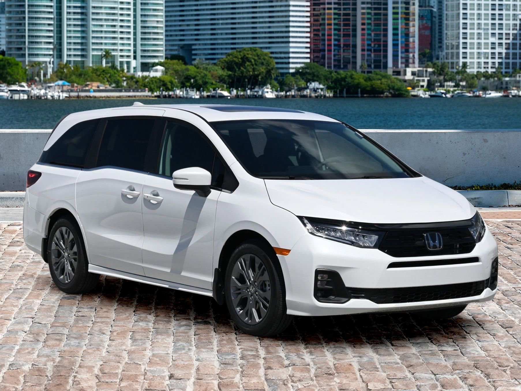 New 2026 Honda Odyssey Touring image 3
