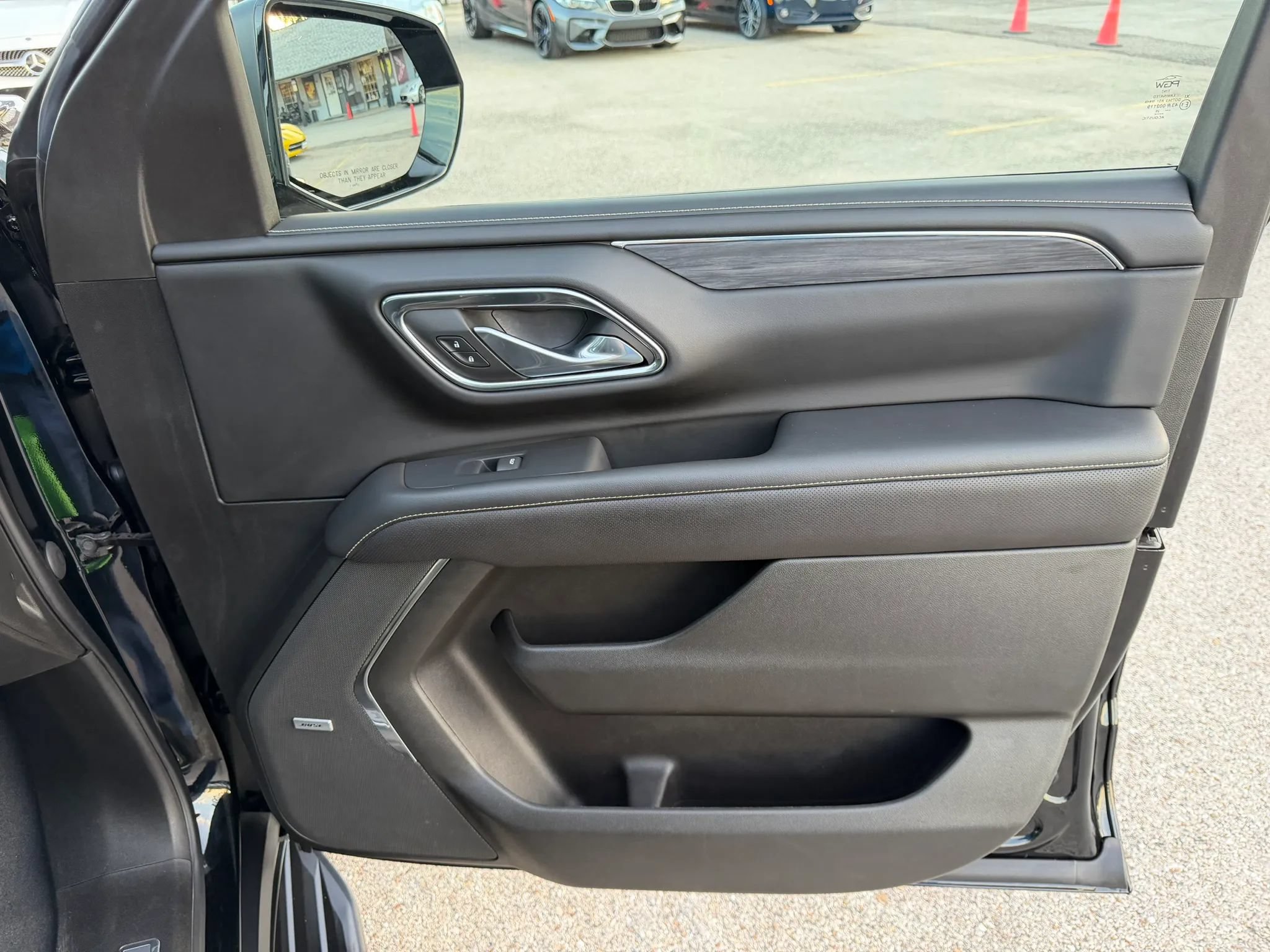 Used 2023 GMC Yukon XL SLT AWD/4WD image 16