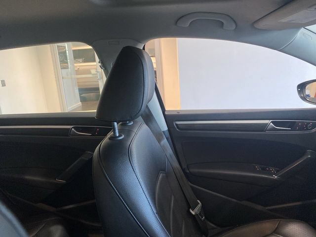 Used 2017 Volkswagen Passat 1.8T SE FWD image 8