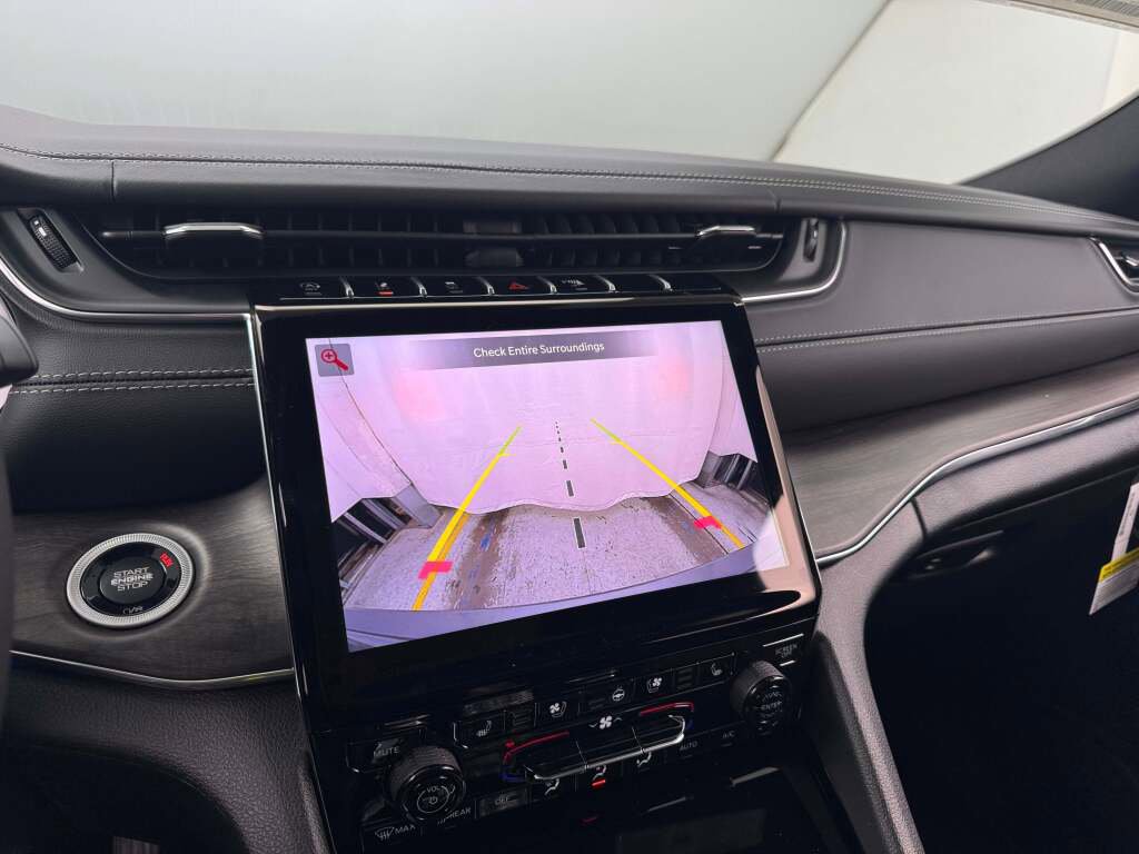 New 2025 Jeep Grand Cherokee Overland image 31