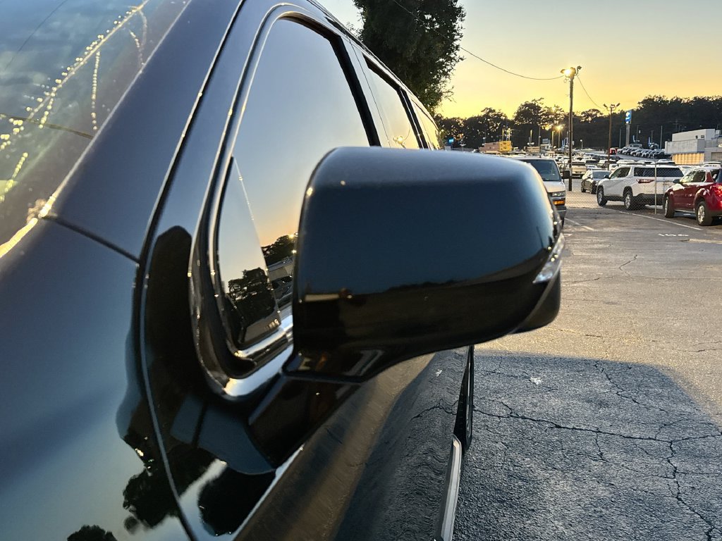 Used 2024 Chevrolet Suburban LT RWD image 11