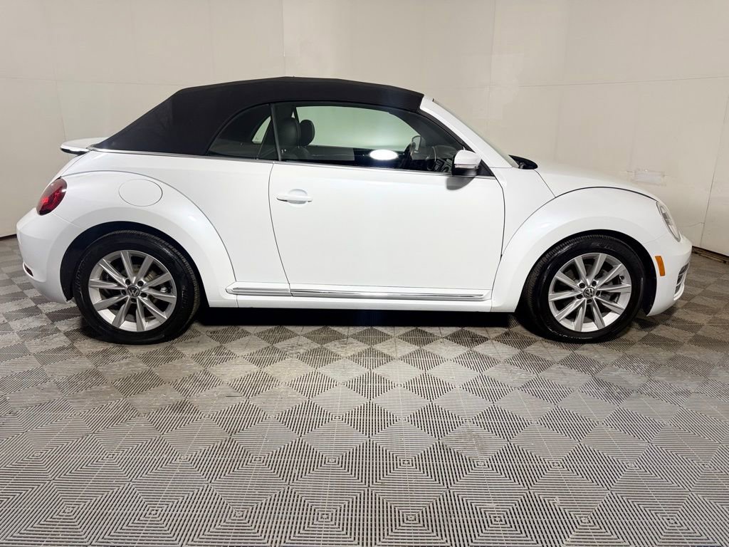 Used 2019 Volkswagen Beetle 2.0T SE FWD image 8