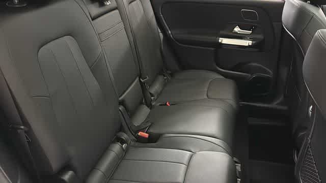 Used 2022 Mercedes-Benz GLB 250 4MATIC image 33