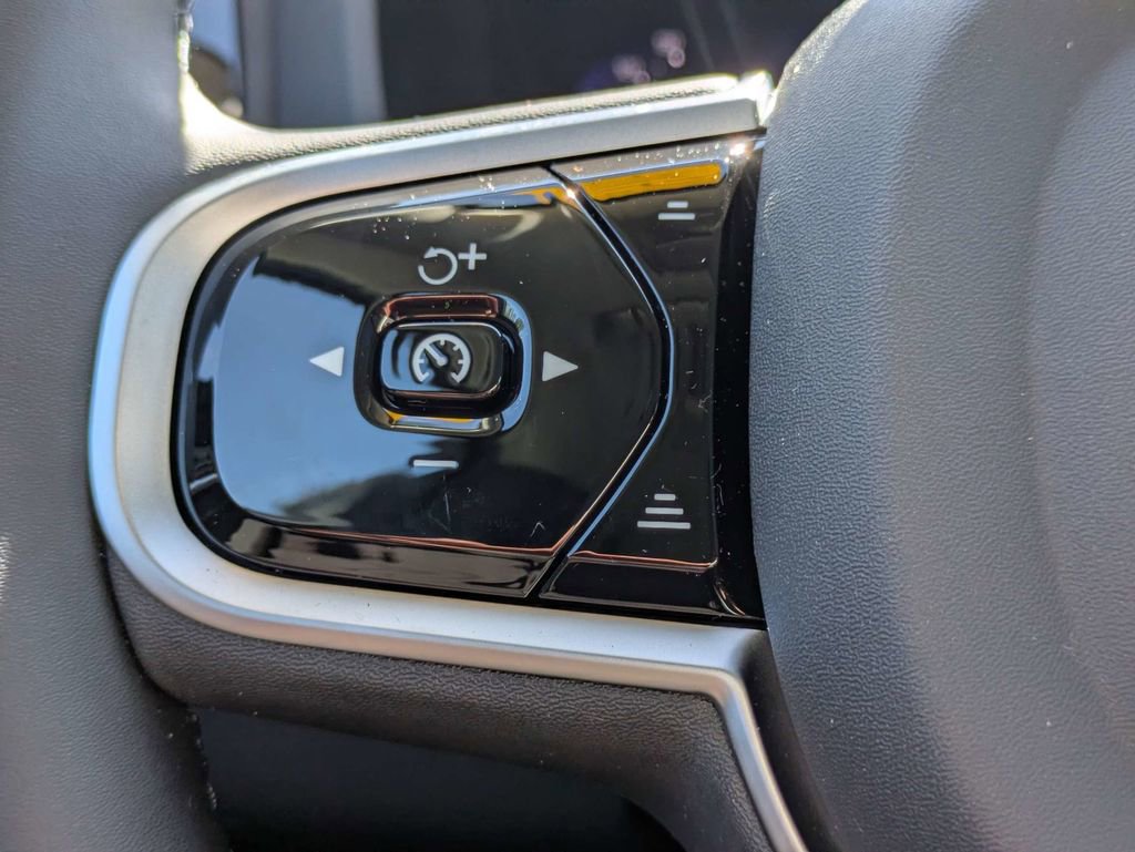 Used 2026 Volvo XC60 B5 Core image 27