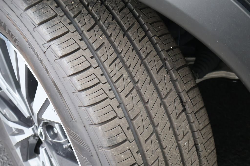 Used 2023 Nissan Rogue SV AWD/4WD image 12